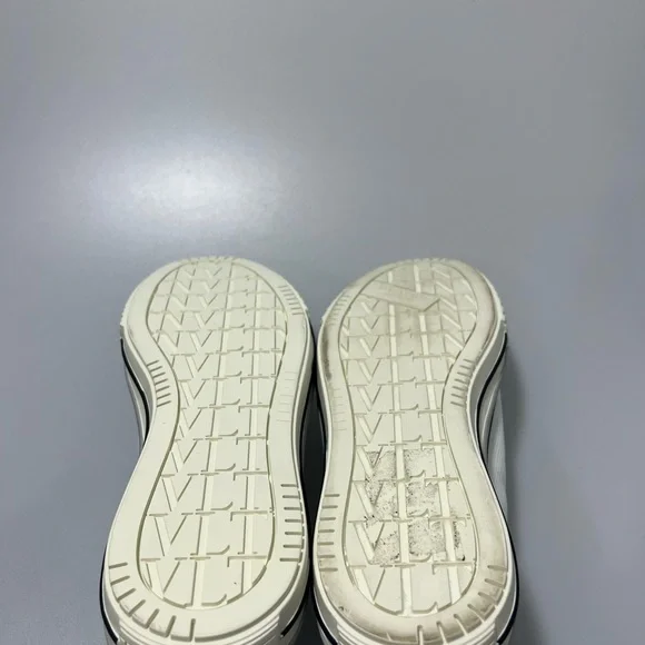 Valentino Garavani VLTN Low-Top Sneakers White Men display picture 1